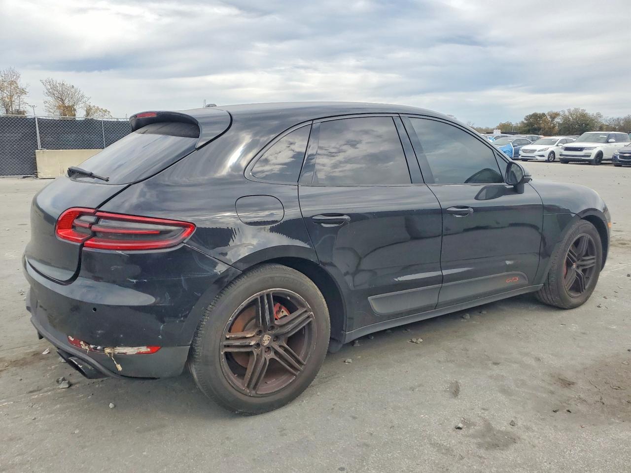 2016 PORSCHE MACAN