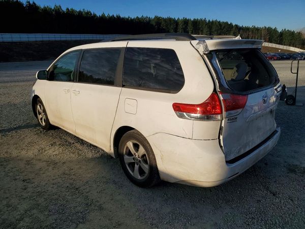 2013 TOYOTA SIENNA