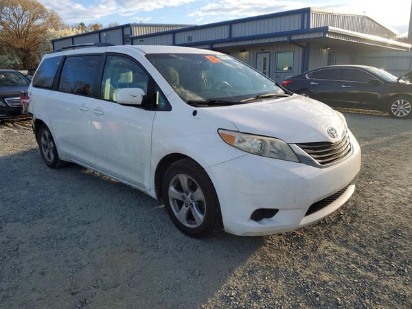 2013 TOYOTA SIENNA