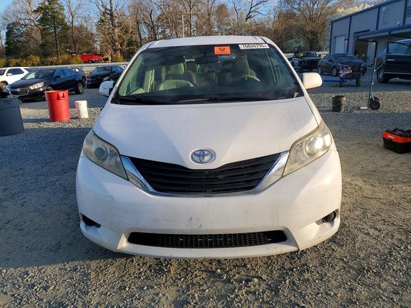 2013 TOYOTA SIENNA