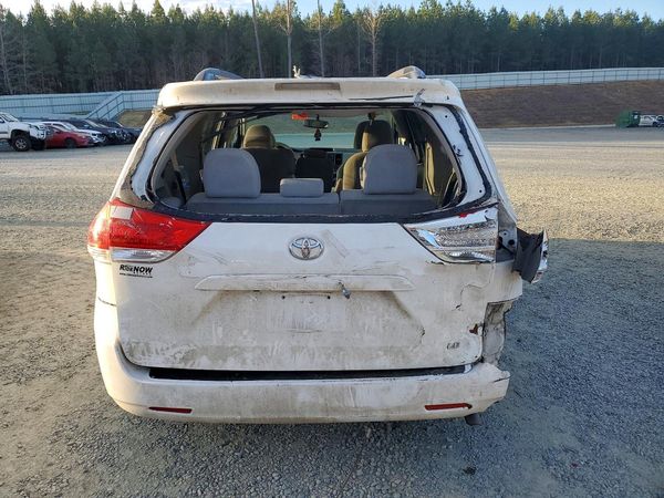 2013 TOYOTA SIENNA