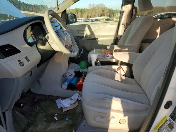 2013 TOYOTA SIENNA