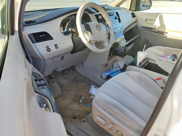 2013 TOYOTA SIENNA