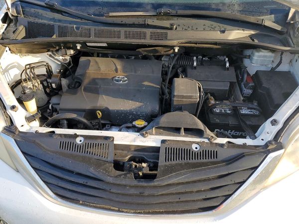 2013 TOYOTA SIENNA