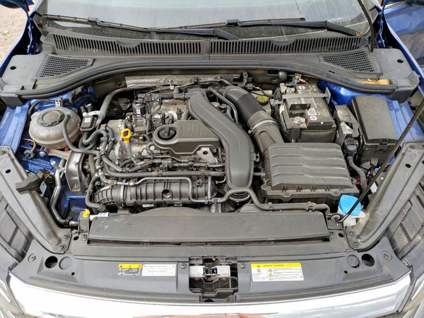 2023 VOLKSWAGEN JETTA SE — Engine bay