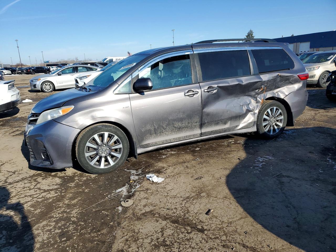 2019 TOYOTA SIENNA