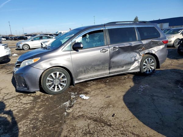 2019 TOYOTA SIENNA