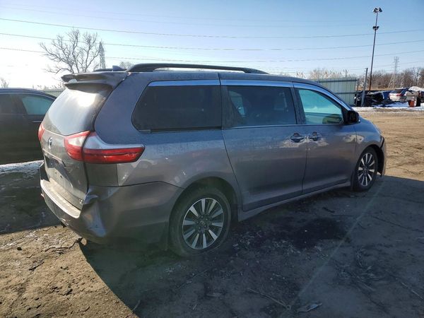 2019 TOYOTA SIENNA