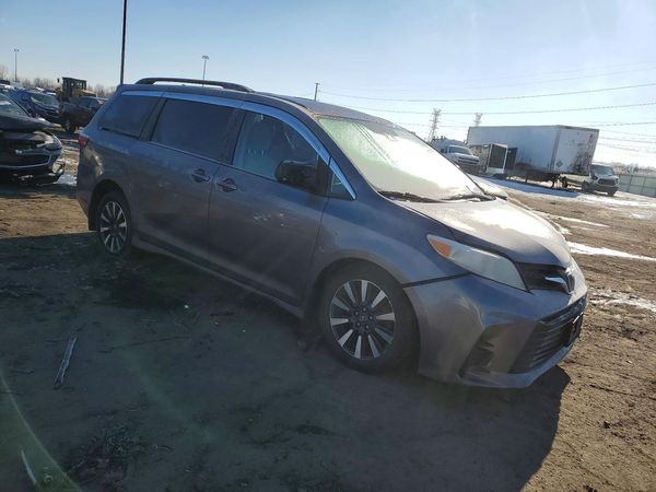 2019 TOYOTA SIENNA