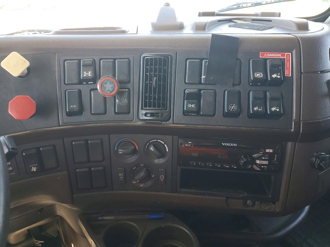 2014 VOLVO VN