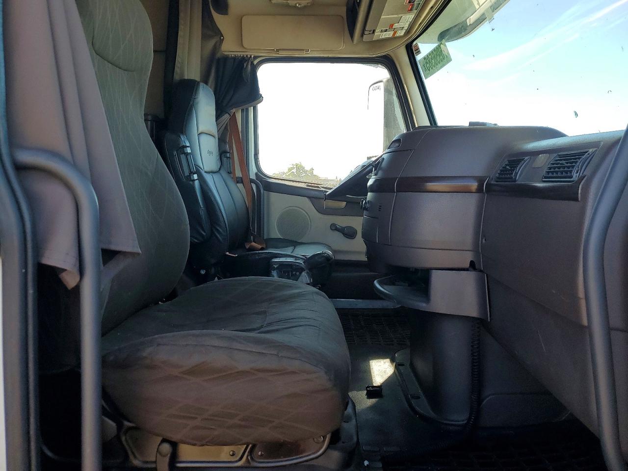 2014 VOLVO VN