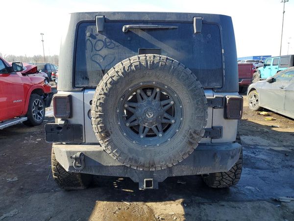 2016 JEEP WRANGLER UNLIMITED SAHARA 4X4