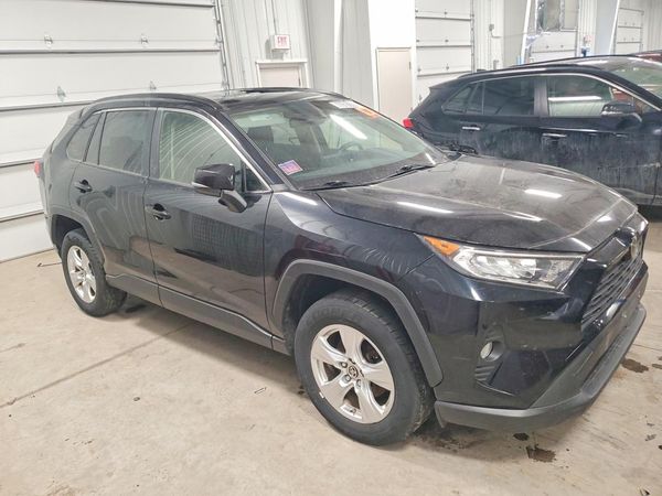 2019 TOYOTA RAV4 XLE / XLE Premium 4WD — Passenger 3/4