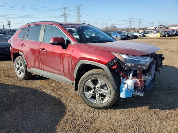 2025 TOYOTA RAV4 XLE