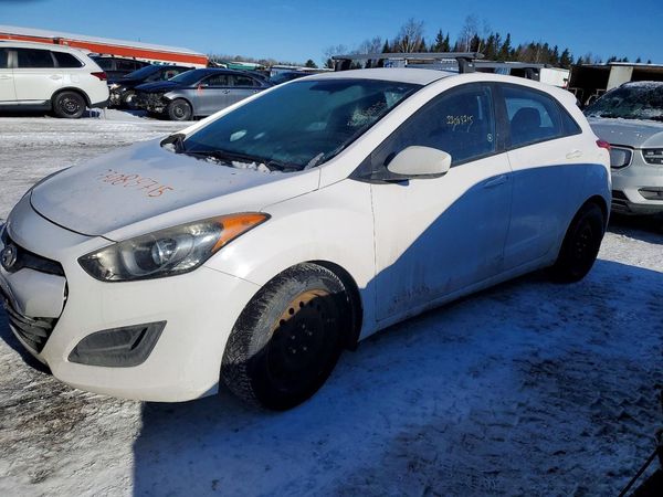 2014 HYUNDAI ELANTRA — Front 3/4