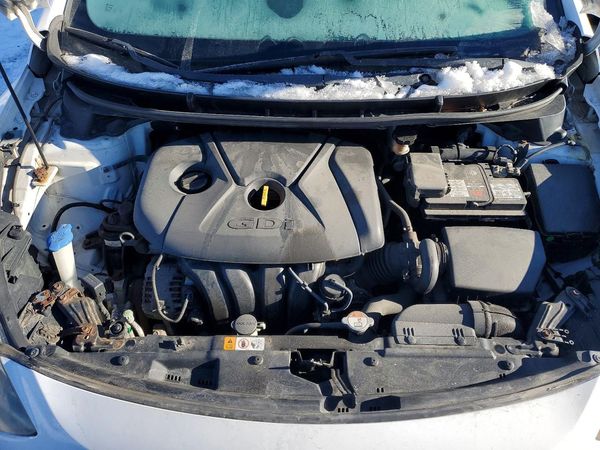 2014 HYUNDAI ELANTRA — Engine bay