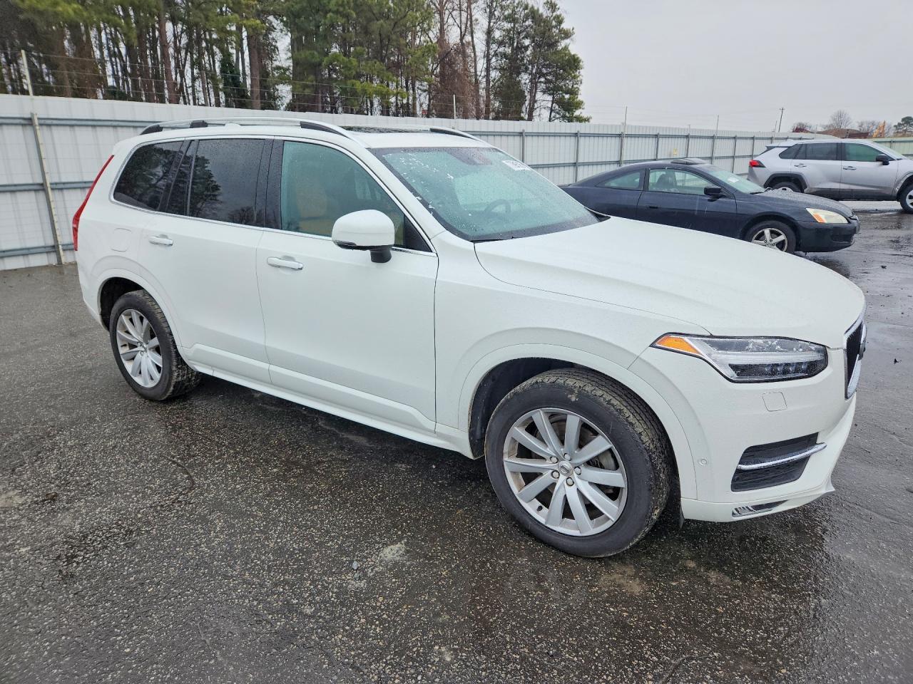 2019 VOLVO XC90 Momentum