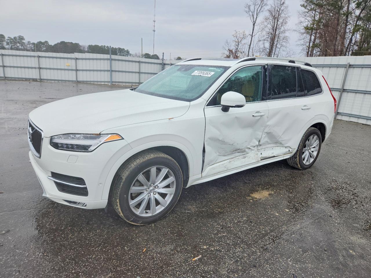 2019 VOLVO XC90 Momentum