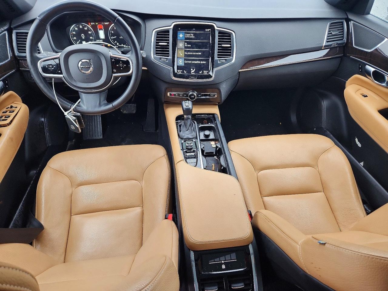2019 VOLVO XC90 Momentum