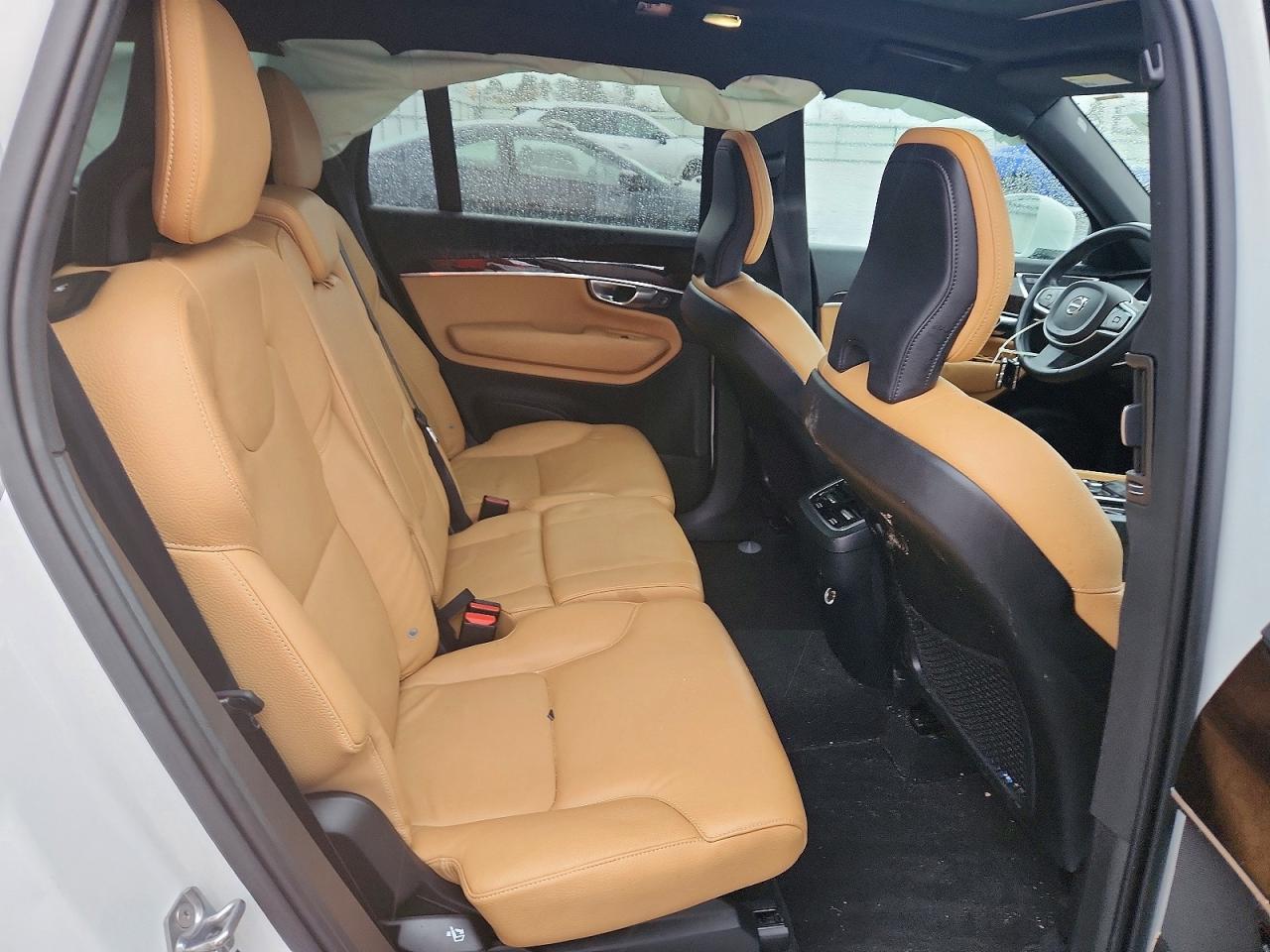 2019 VOLVO XC90 Momentum