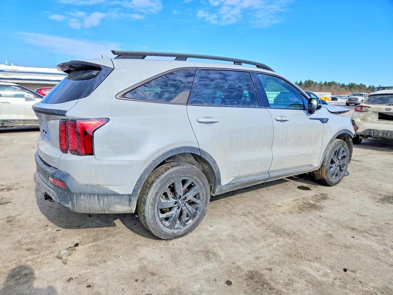 2023 KIA SORENTO S