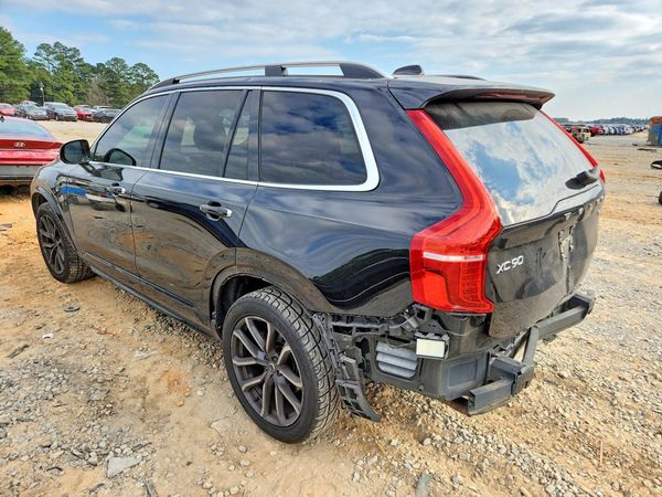 2017 VOLVO XC90 Momentum