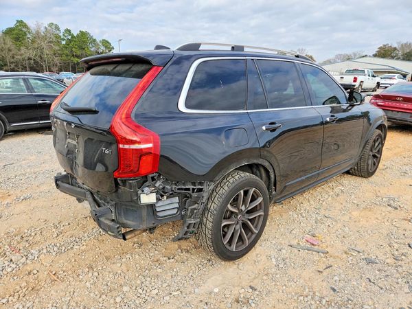 2017 VOLVO XC90 Momentum