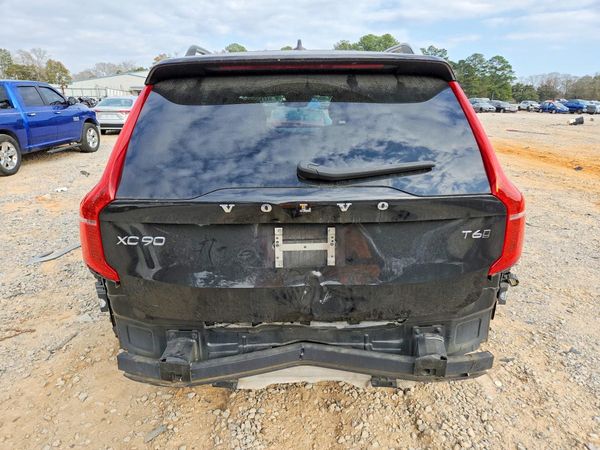2017 VOLVO XC90 Momentum