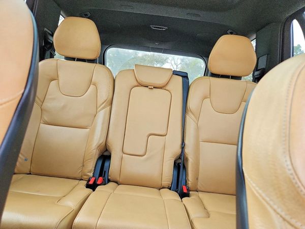 2017 VOLVO XC90 Momentum