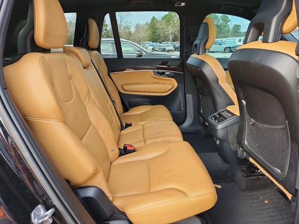 2017 VOLVO XC90 Momentum