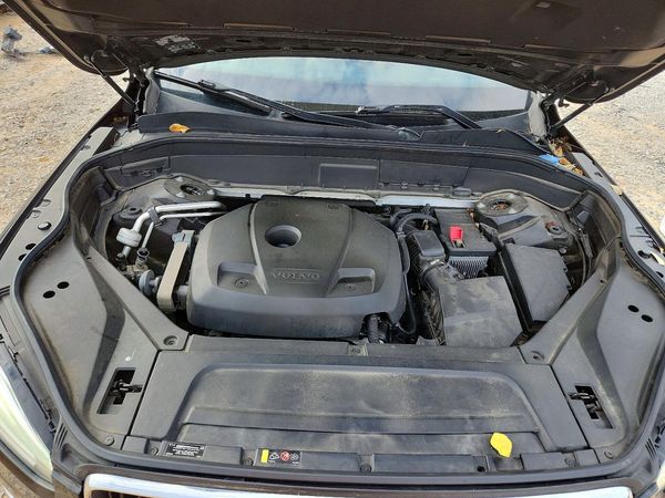 2017 VOLVO XC90 Momentum