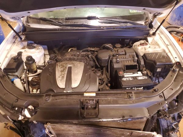 2012 HYUNDAI SANTA FE TOP (High) — Engine bay
