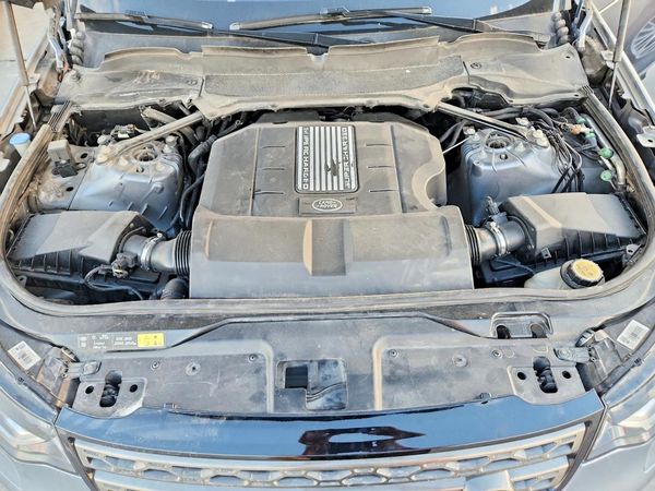 2020 LAND ROVER DISCOVERY SE — Engine bay