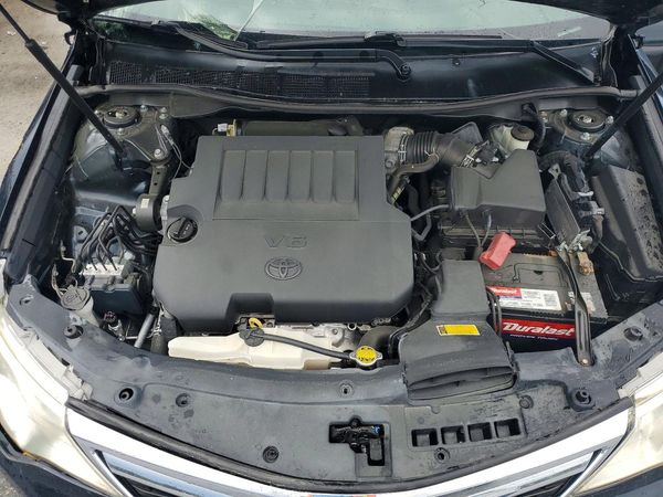 2012 TOYOTA CAMRY — Engine bay