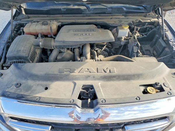 2022 RAM 1500 Big Horn, Lone Star — Engine bay