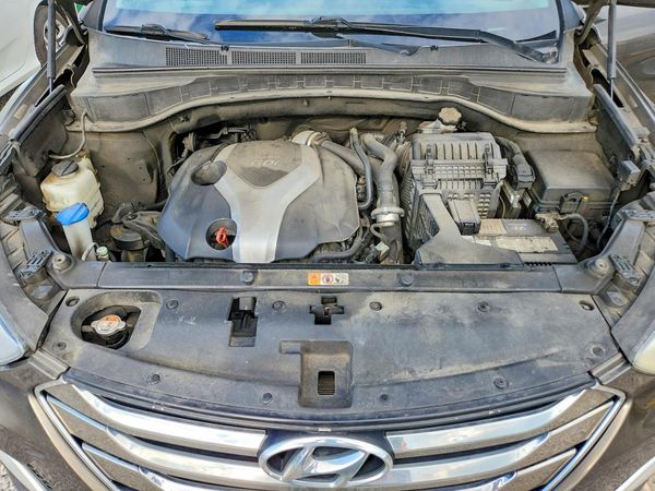 2013 HYUNDAI SANTA FE — Engine bay