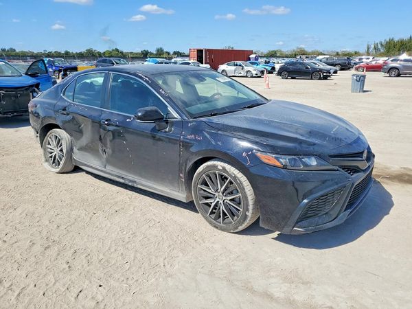 2024 TOYOTA CAMRY SE
