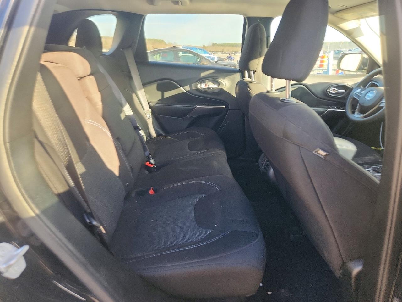 2019 JEEP CHEROKEE LATITUDE FWD