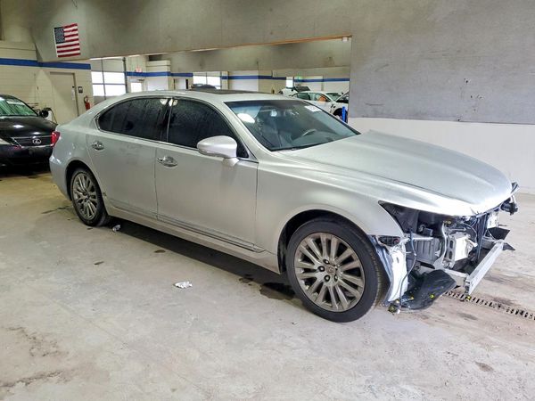 2013 LEXUS LS