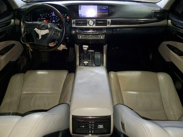 2013 LEXUS LS