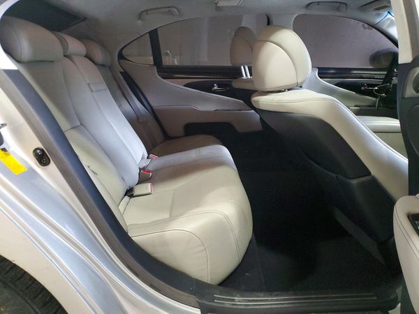 2013 LEXUS LS