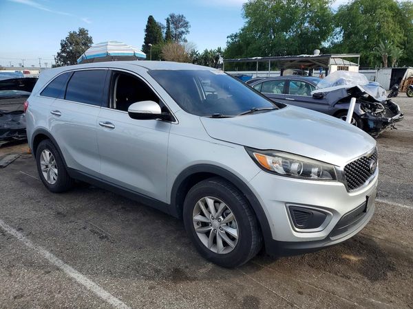 2016 KIA SORENTO L / LX