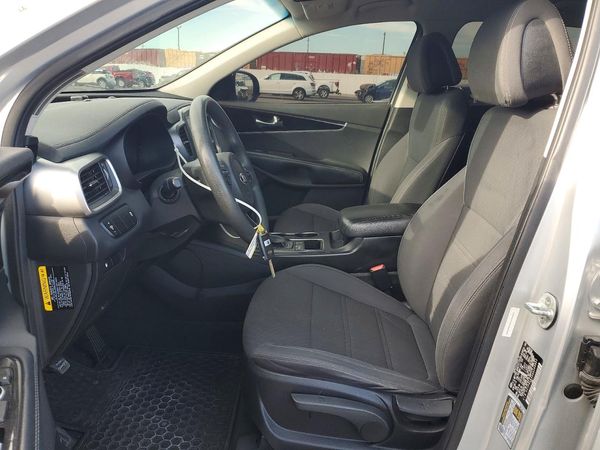 2016 KIA SORENTO L / LX