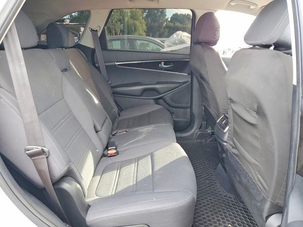 2016 KIA SORENTO L / LX