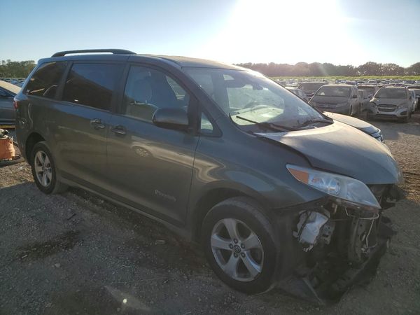 2018 TOYOTA SIENNA