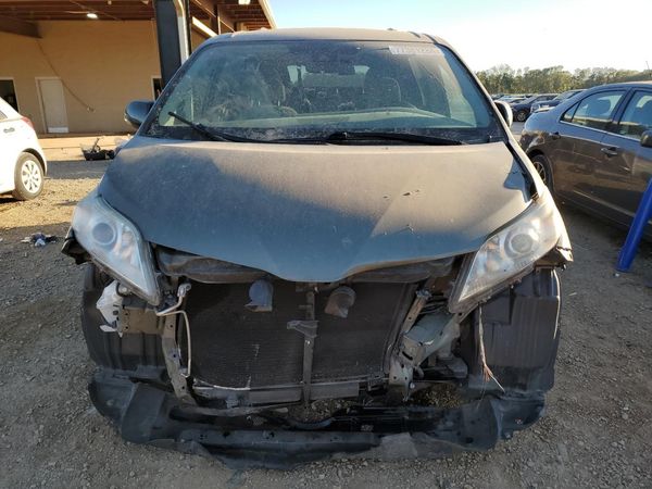 2018 TOYOTA SIENNA
