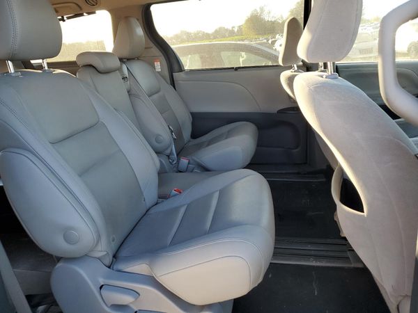 2018 TOYOTA SIENNA