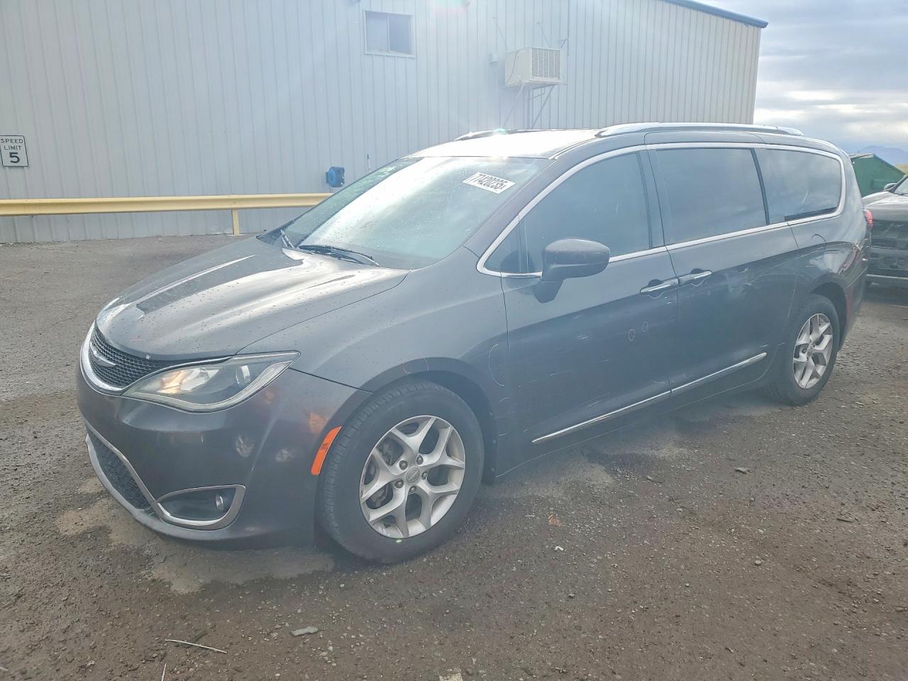 2017 CHRYSLER PACIFICA