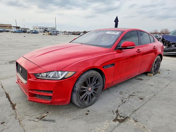 2018 JAGUAR XE Prestige — Front 3/4