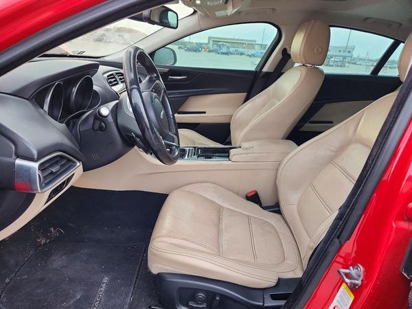 2018 JAGUAR XE Prestige — DENT
